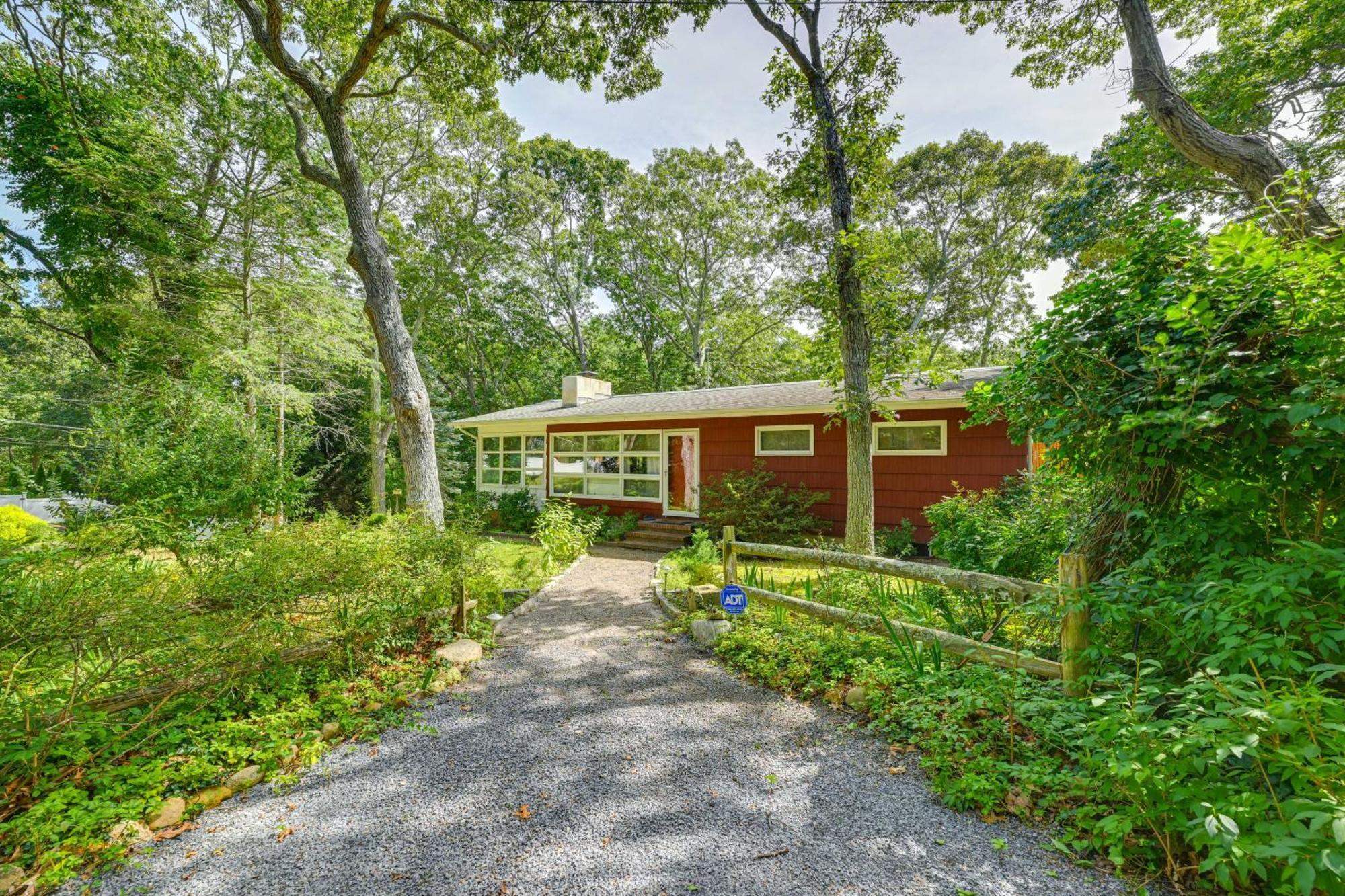 Home In Long Island Wine Country - Walk To Beach! Cutchogue المظهر الخارجي الصورة